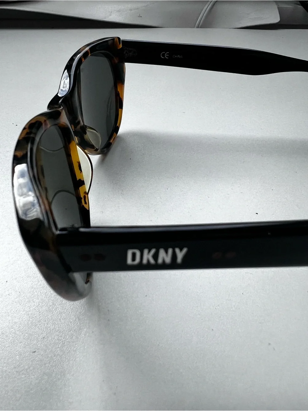 Dkny Avenue A Tortoiseshell Cat-Eye Sunglasses - Black & Brown